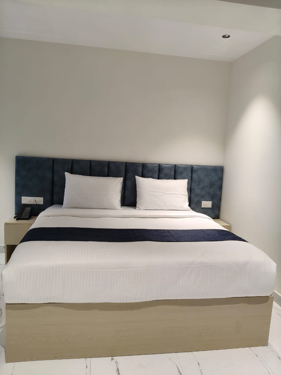 3d-rendering-modern-luxury-classic-bedroom-with-marble-decor